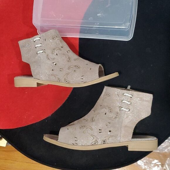 Cool Way Laser Cut Leather Sandals Made in Spain Size 9 - Picture 4 of 13